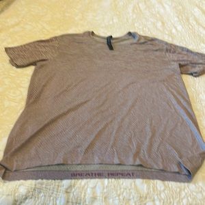 Men's LuLulemon workout shirt. Size L